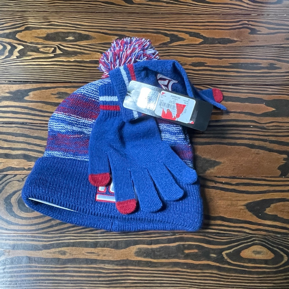 Giants beanie and glove combo